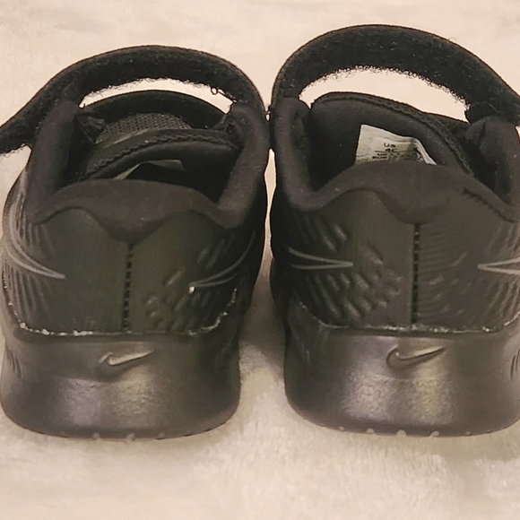 NWOT Nike Star Runner 2 Size 4 Toddler Color Black - Picture 9 of 9